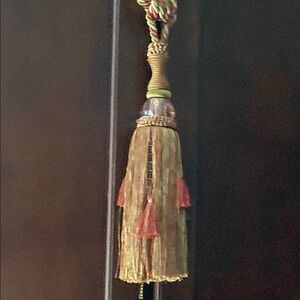 Chic Gold Tassel with Red Accents